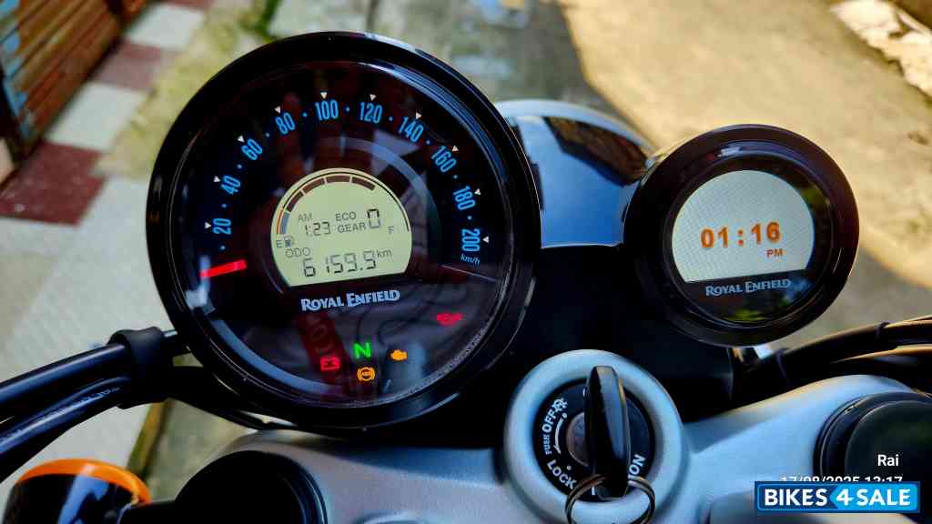 Black Royal Enfield Super Meteor 650