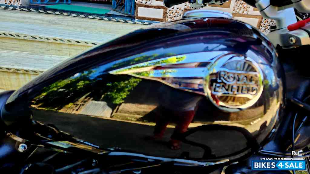 Black Royal Enfield Super Meteor 650