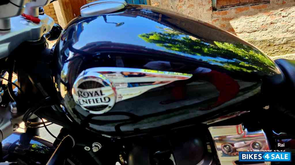 Black Royal Enfield Super Meteor 650