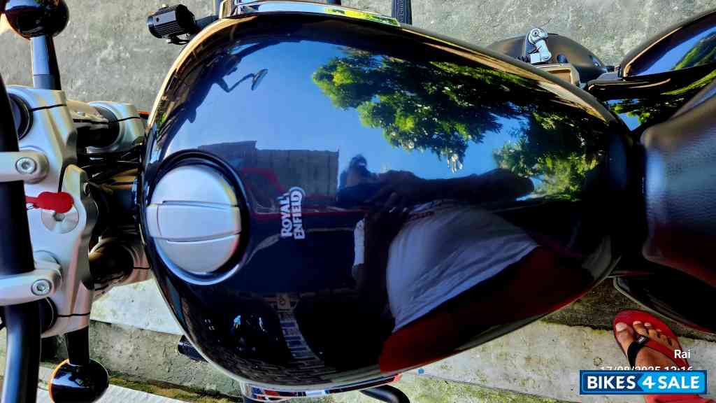 Black Royal Enfield Super Meteor 650