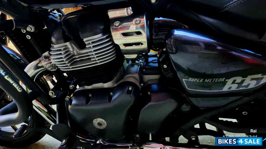 Black Royal Enfield Super Meteor 650