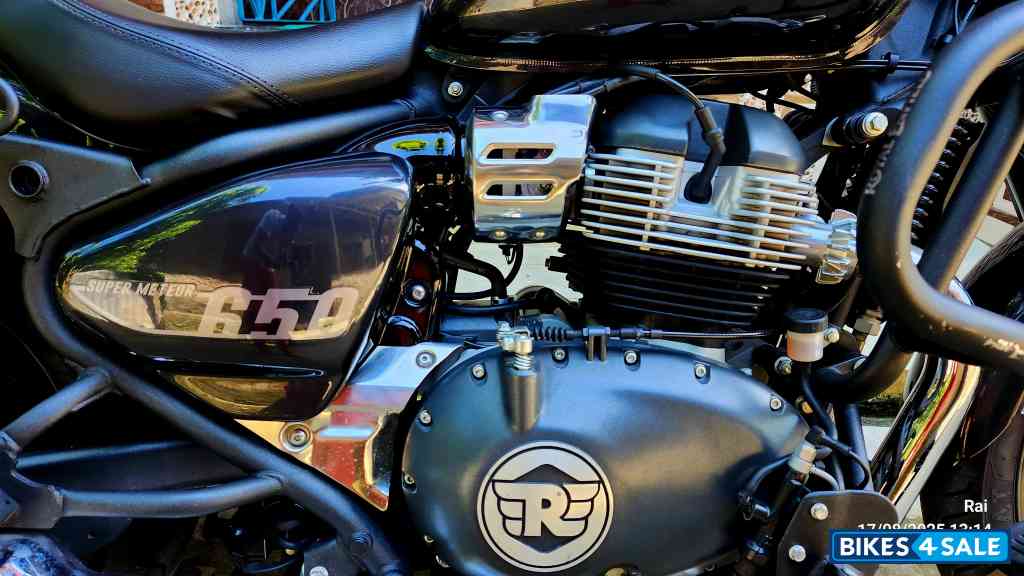 Black Royal Enfield Super Meteor 650