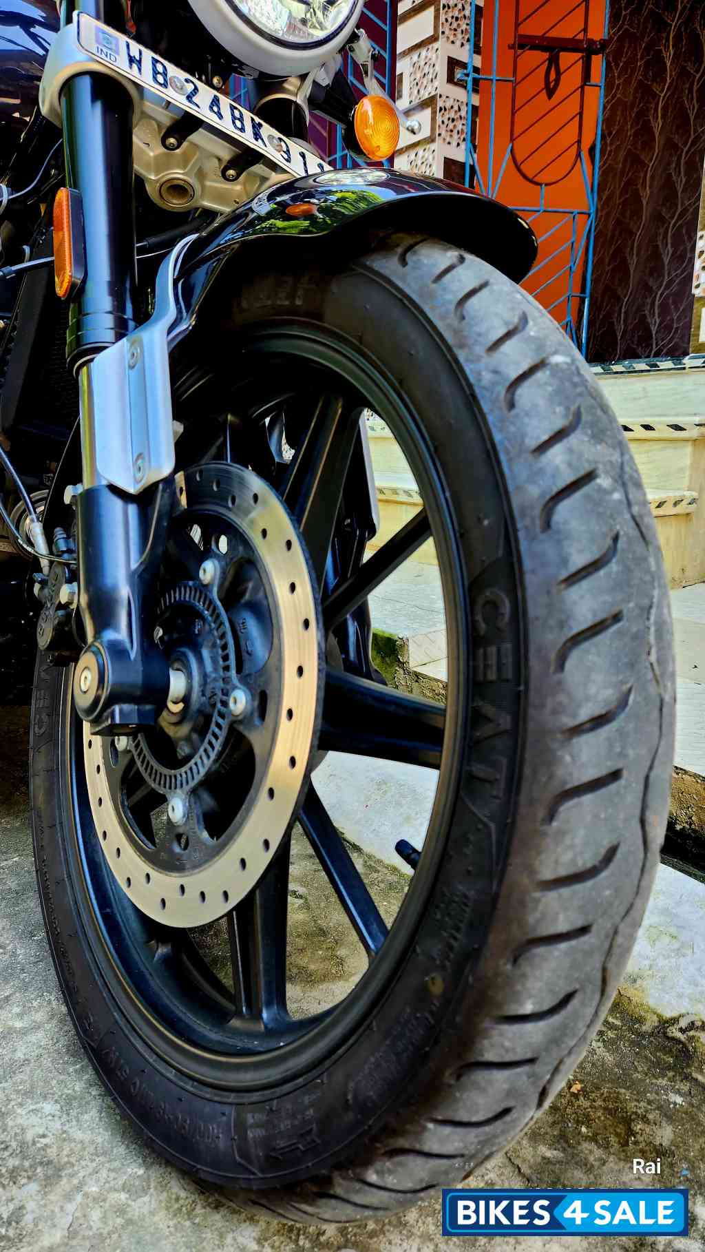 Black Royal Enfield Super Meteor 650