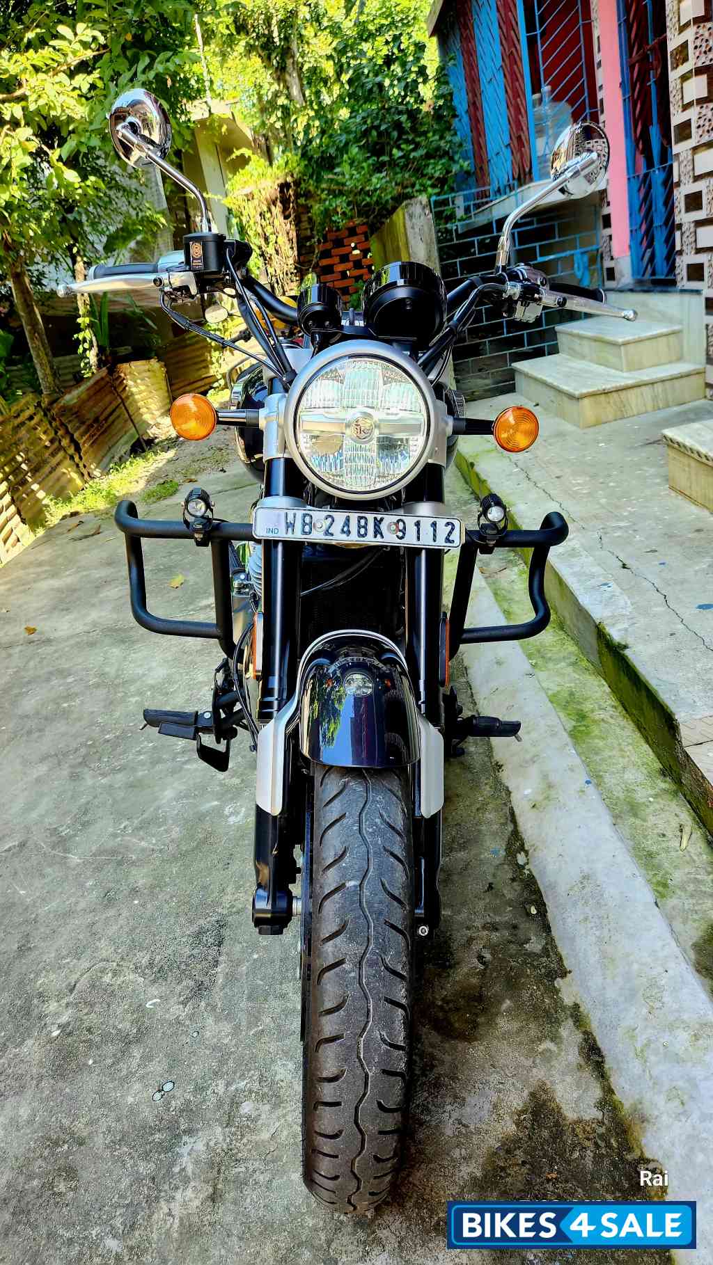 Black Royal Enfield Super Meteor 650