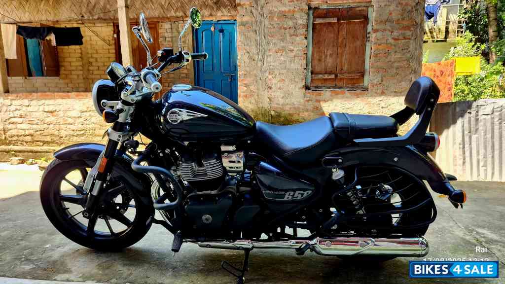 Black Royal Enfield Super Meteor 650