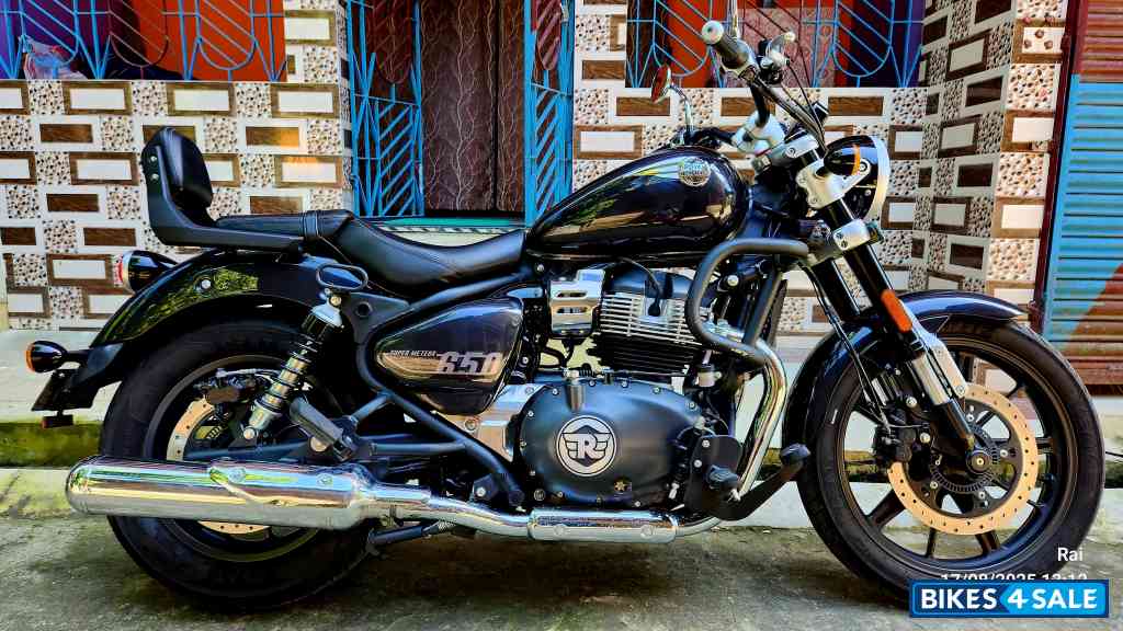 Black Royal Enfield Super Meteor 650