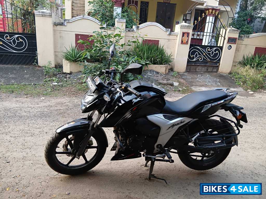 TVS Apache RTR 160 4V BS6