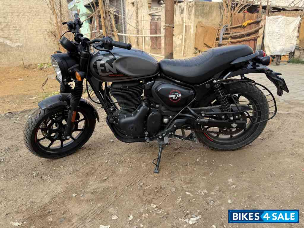 Dapper Gray Royal Enfield Hunter 350 Metro