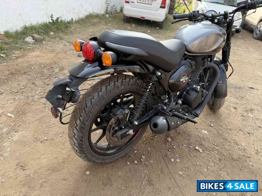 Dapper Gray Royal Enfield Hunter 350 Metro Dapper Gray Royal Enfield Hunter 350 Metro
