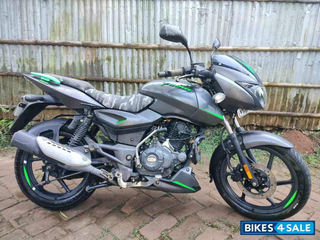 Tree Frog Green Bajaj Pulsar 125 Split Seat