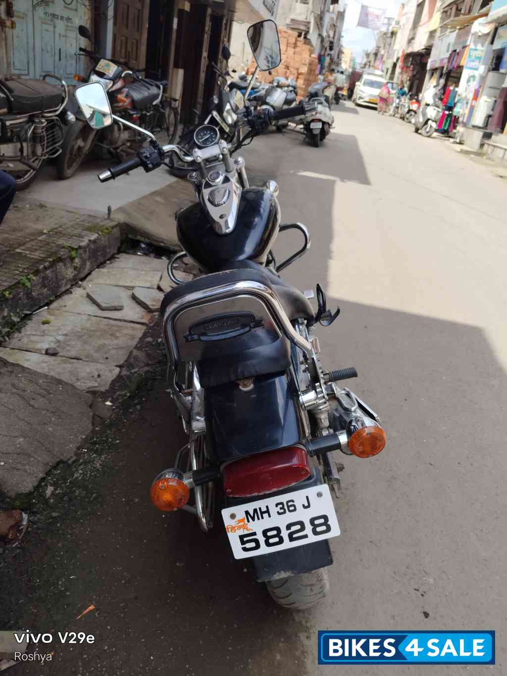 Bajaj Avenger 200 DTS-i