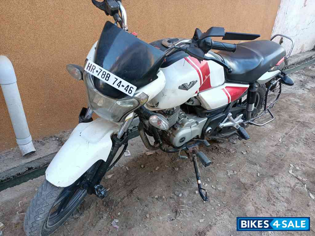 Bajaj V15