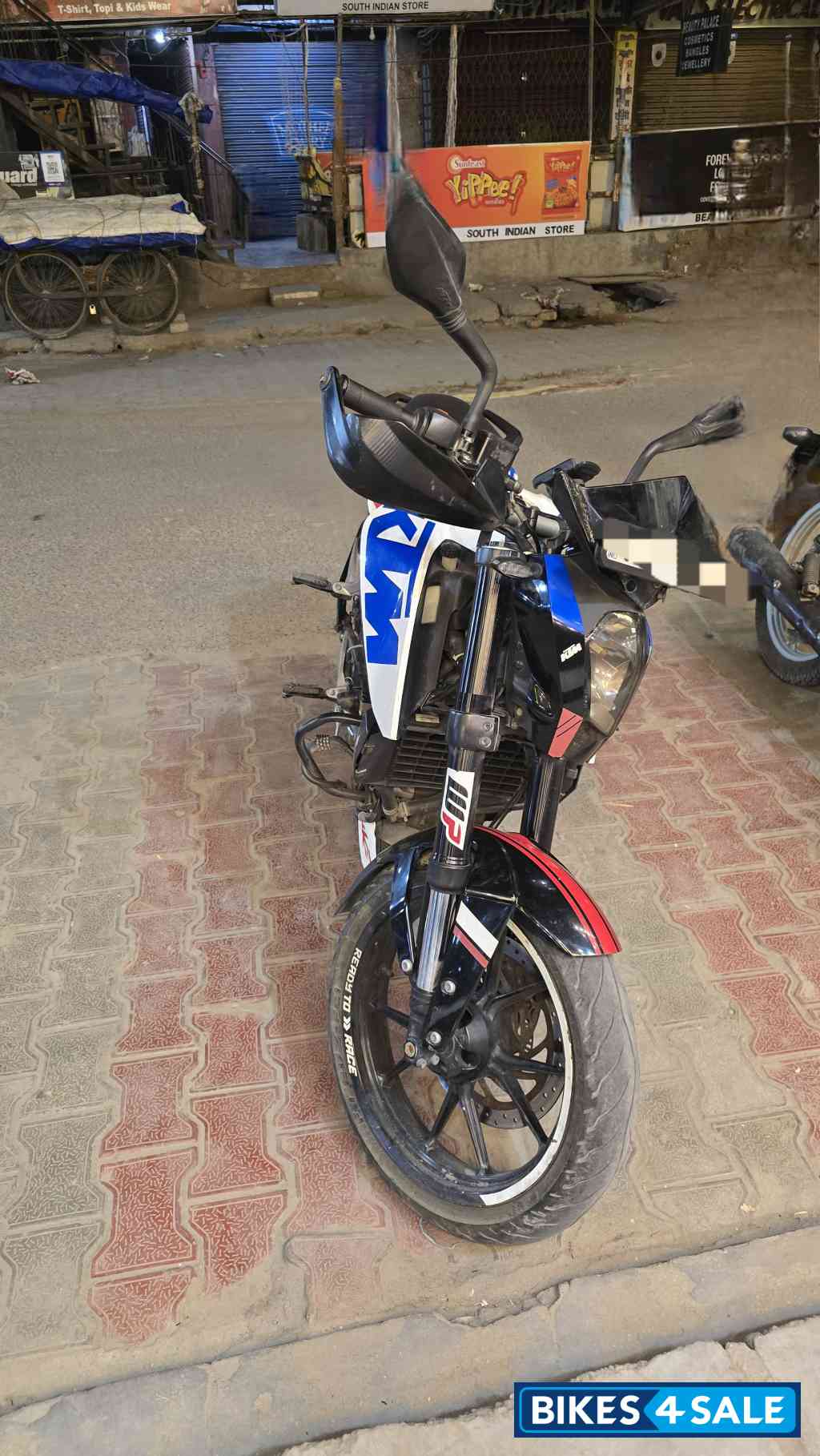 White KTM Duke 125