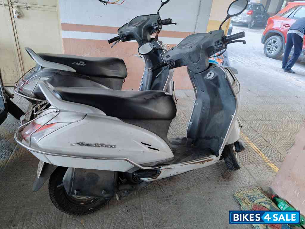 White Honda Activa 3G