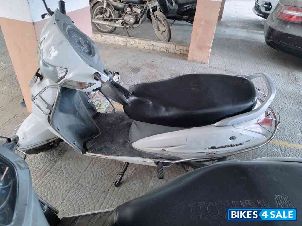 White Honda Activa 3G