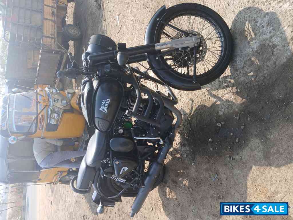 Royal Enfield Classic Stealth Black