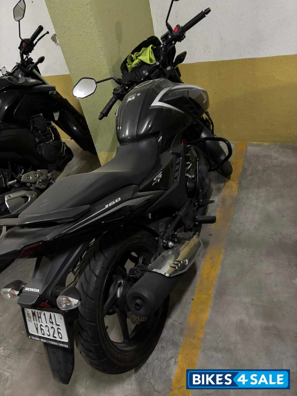 Black Honda SP 160 Double Disc