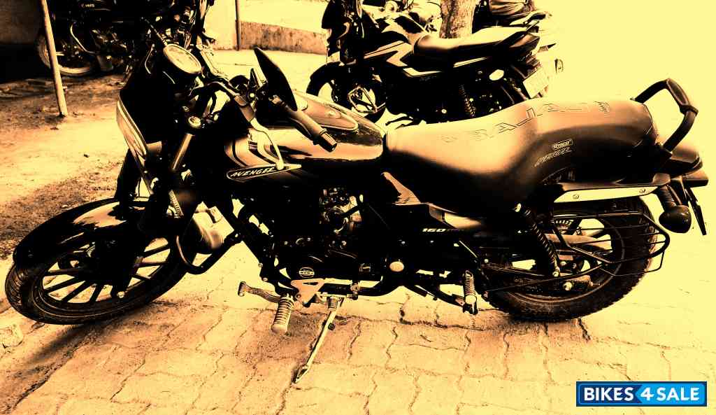 Black Bajaj Avenger Street 160 BS6