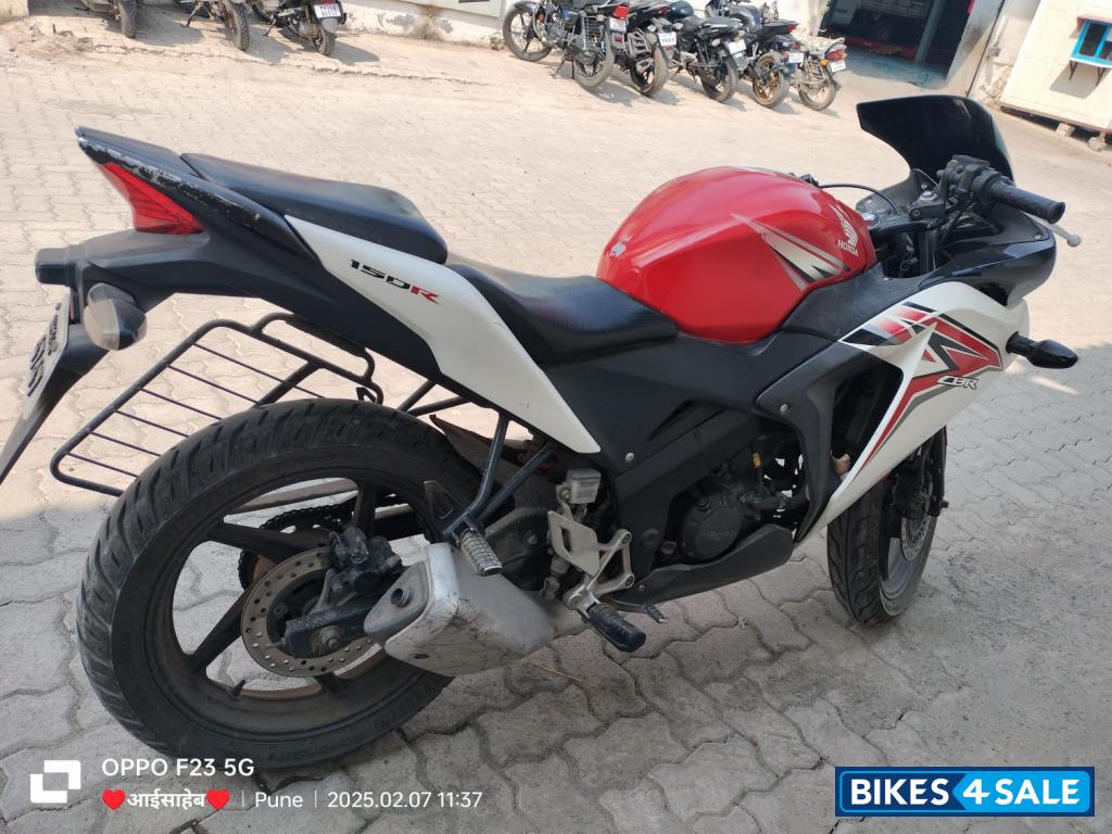 Sport Red Honda CBR 150R
