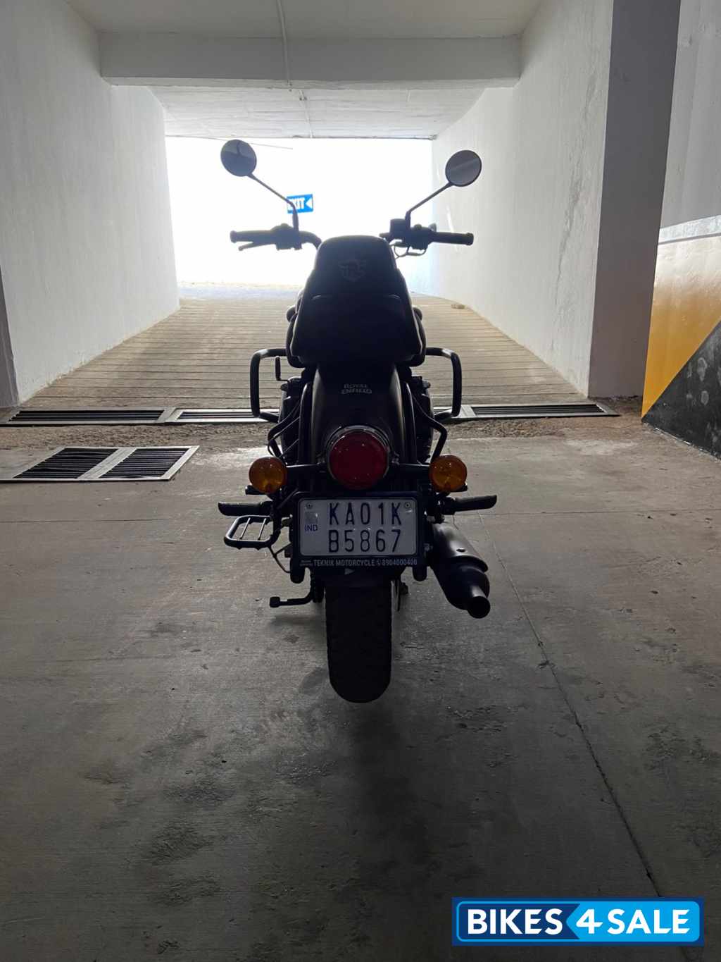 Royal Enfield Classic Stealth Black