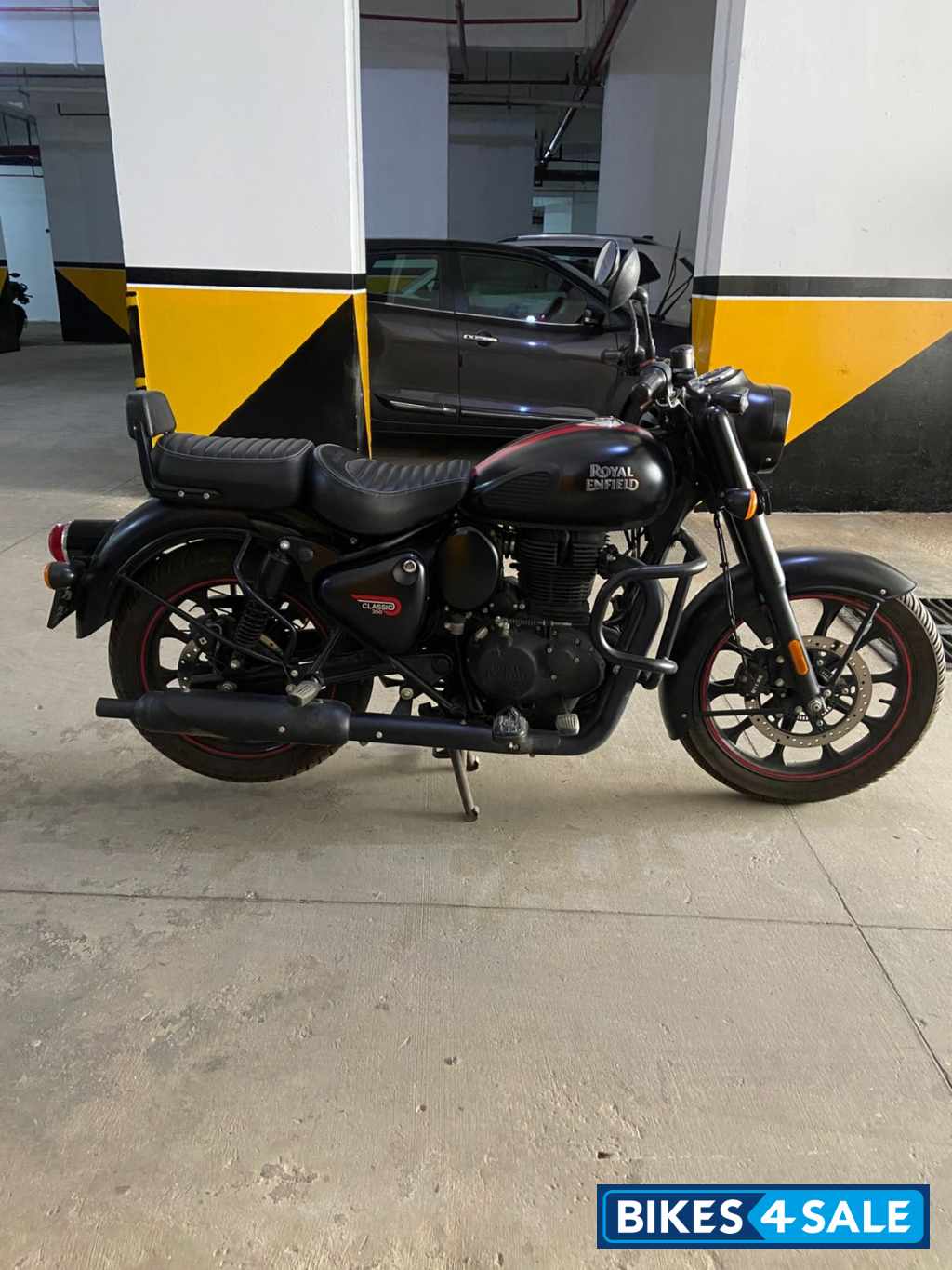 Royal Enfield Classic Stealth Black