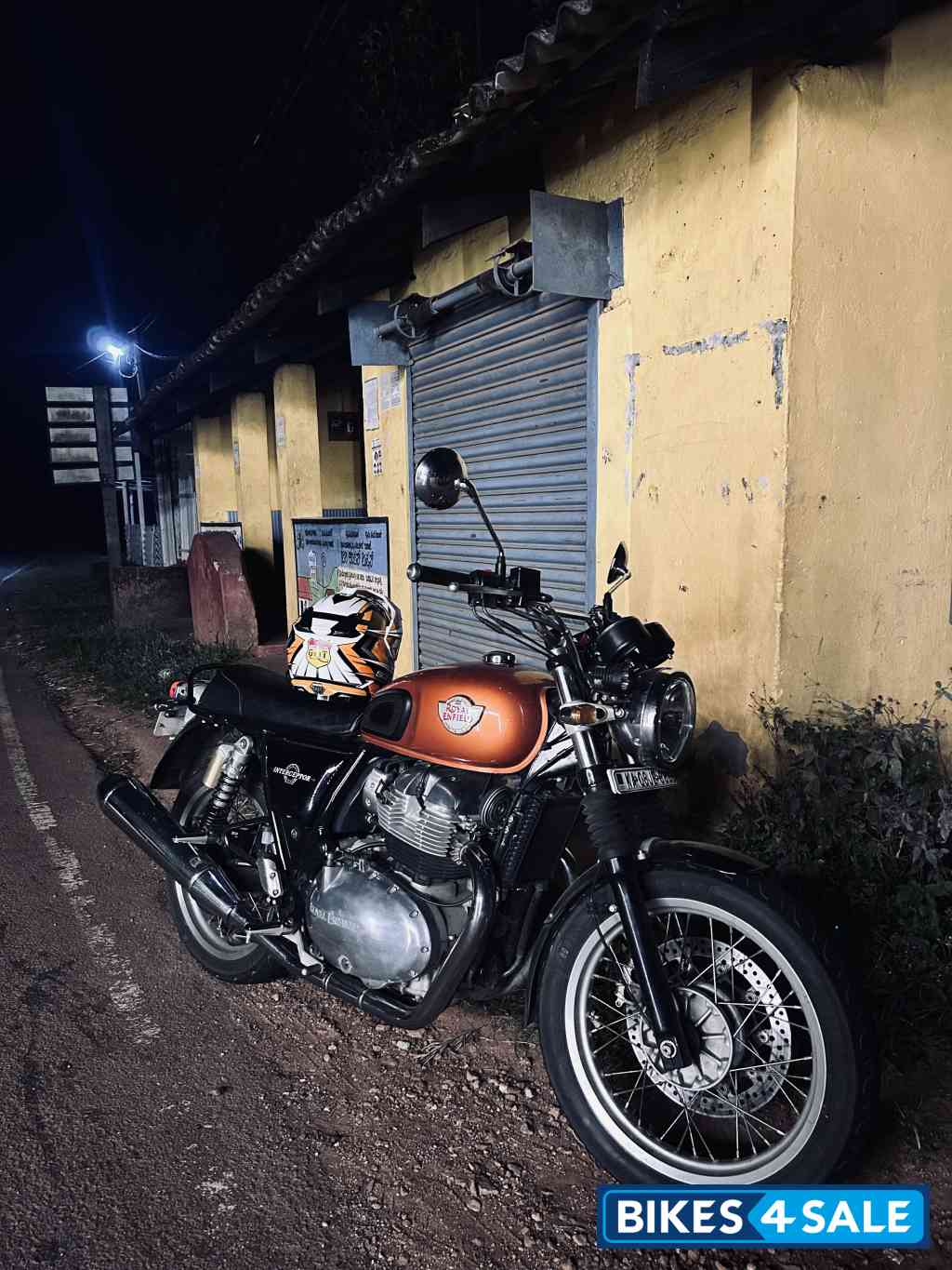 Orange Royal Enfield Interceptor 650 Twin Orange Royal Enfield Interceptor 650 Twin