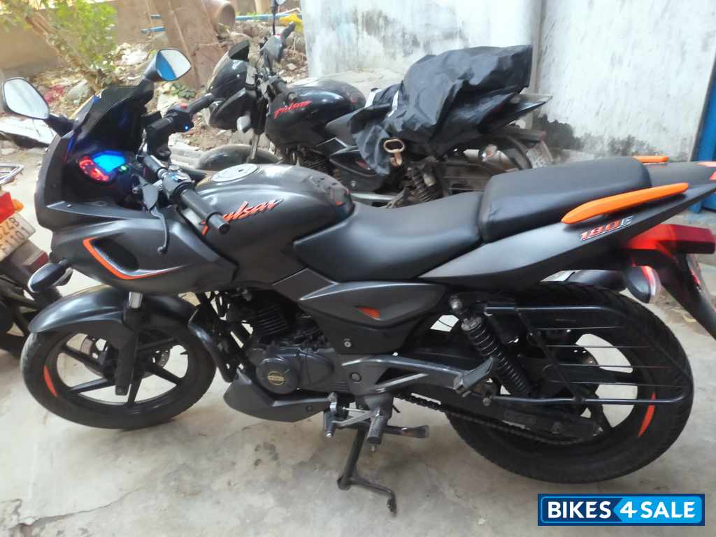 Bajaj Pulsar 180F Neon