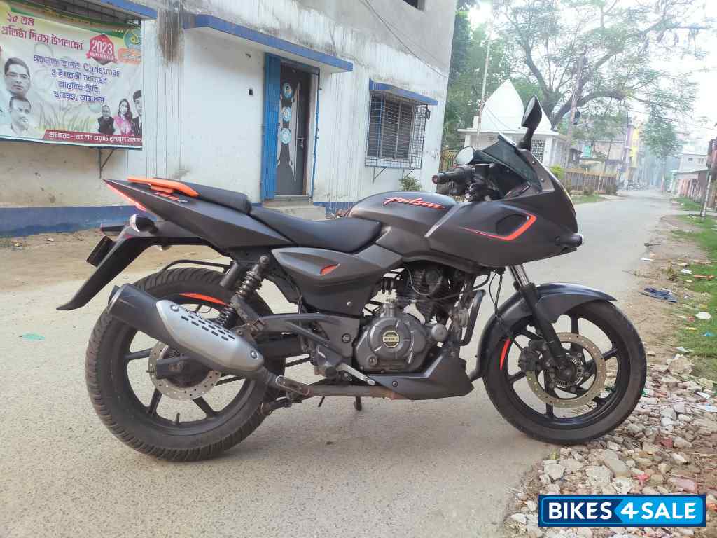 Bajaj Pulsar 180F Neon