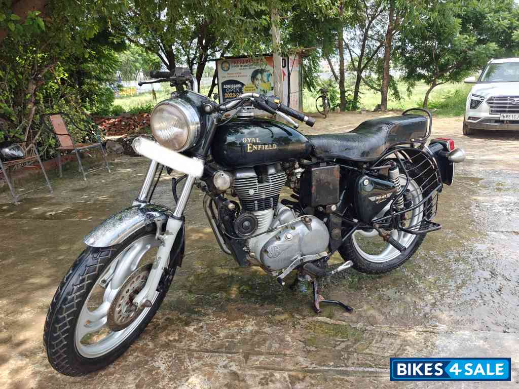 Black Royal Enfield Bullet Electra Twinspark
