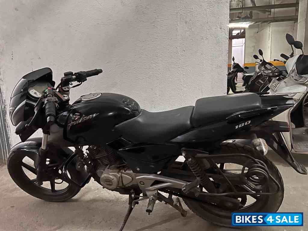 Black Bajaj Pulsar 180 DTSi