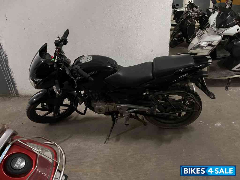 Black Bajaj Pulsar 180 DTSi