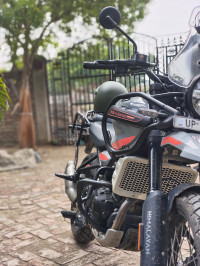 Salt Royal Enfield Himalayan 452