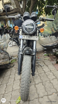 White Royal Enfield Thunderbird X 350