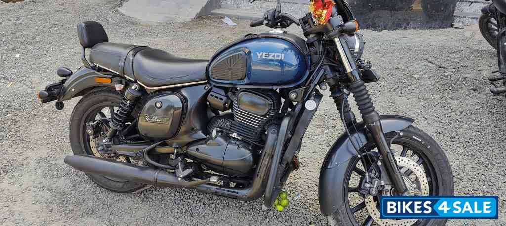 Yezdi Roadster Dark Yezdi Roadster Dark