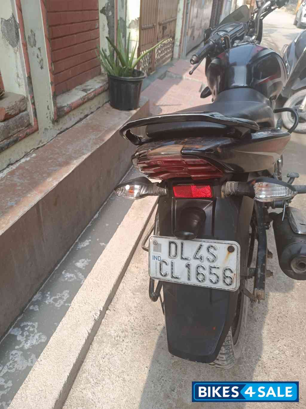 Bajaj Discover 150 S Bajaj Discover 150 S