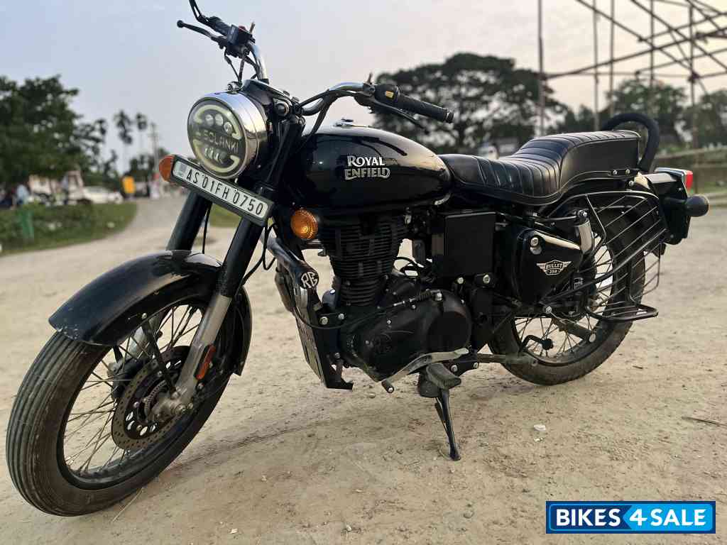 Black Royal Enfield Bullet 350 ES BS6
