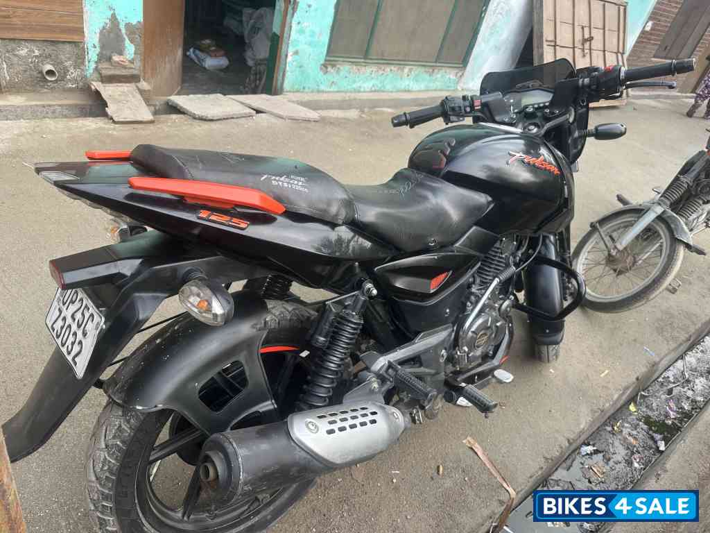 Bajaj Pulsar 125 Split Seat