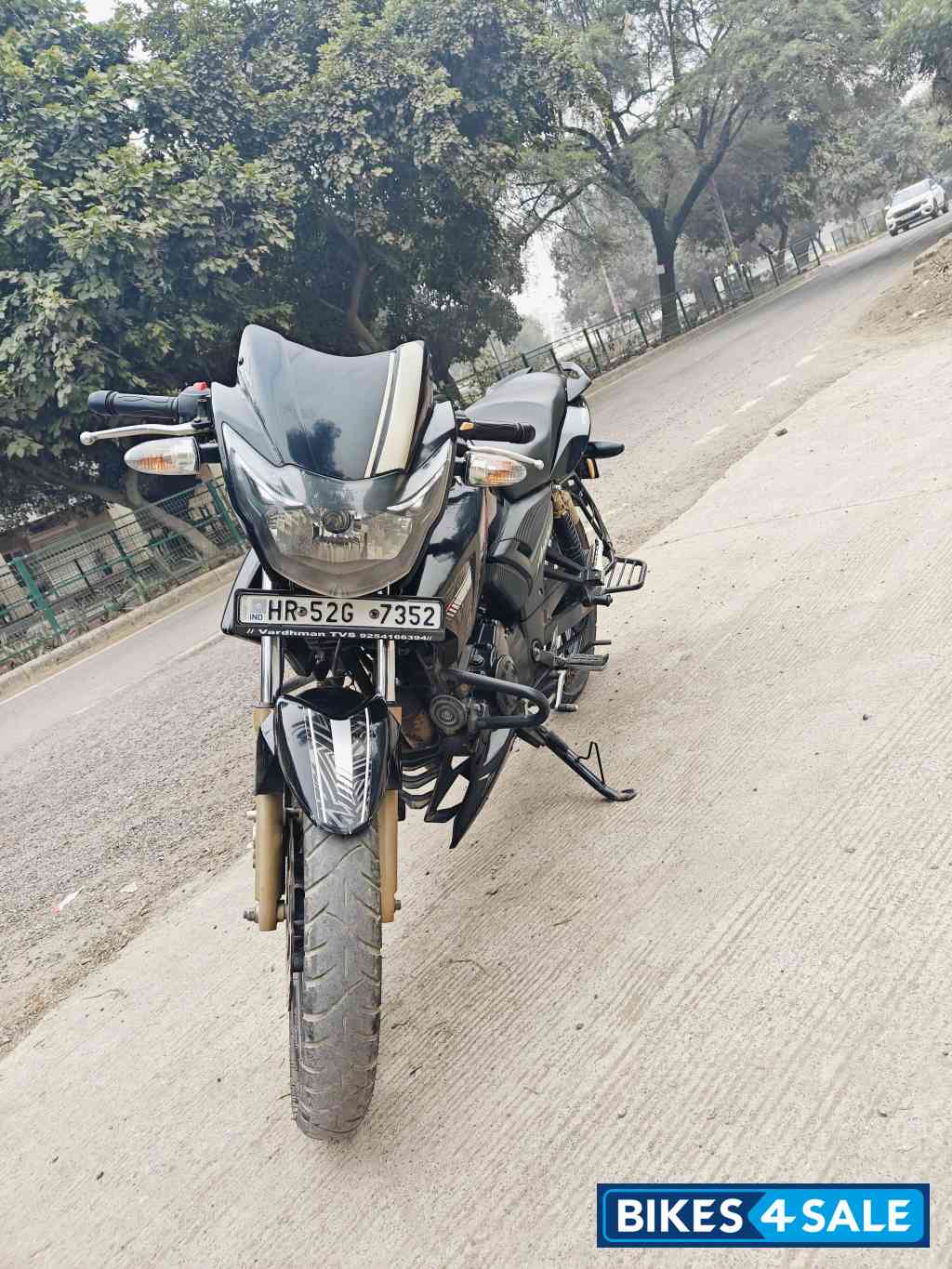 Black TVS Apache RTR 180 BS6