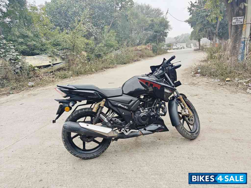 Black TVS Apache RTR 180 BS6