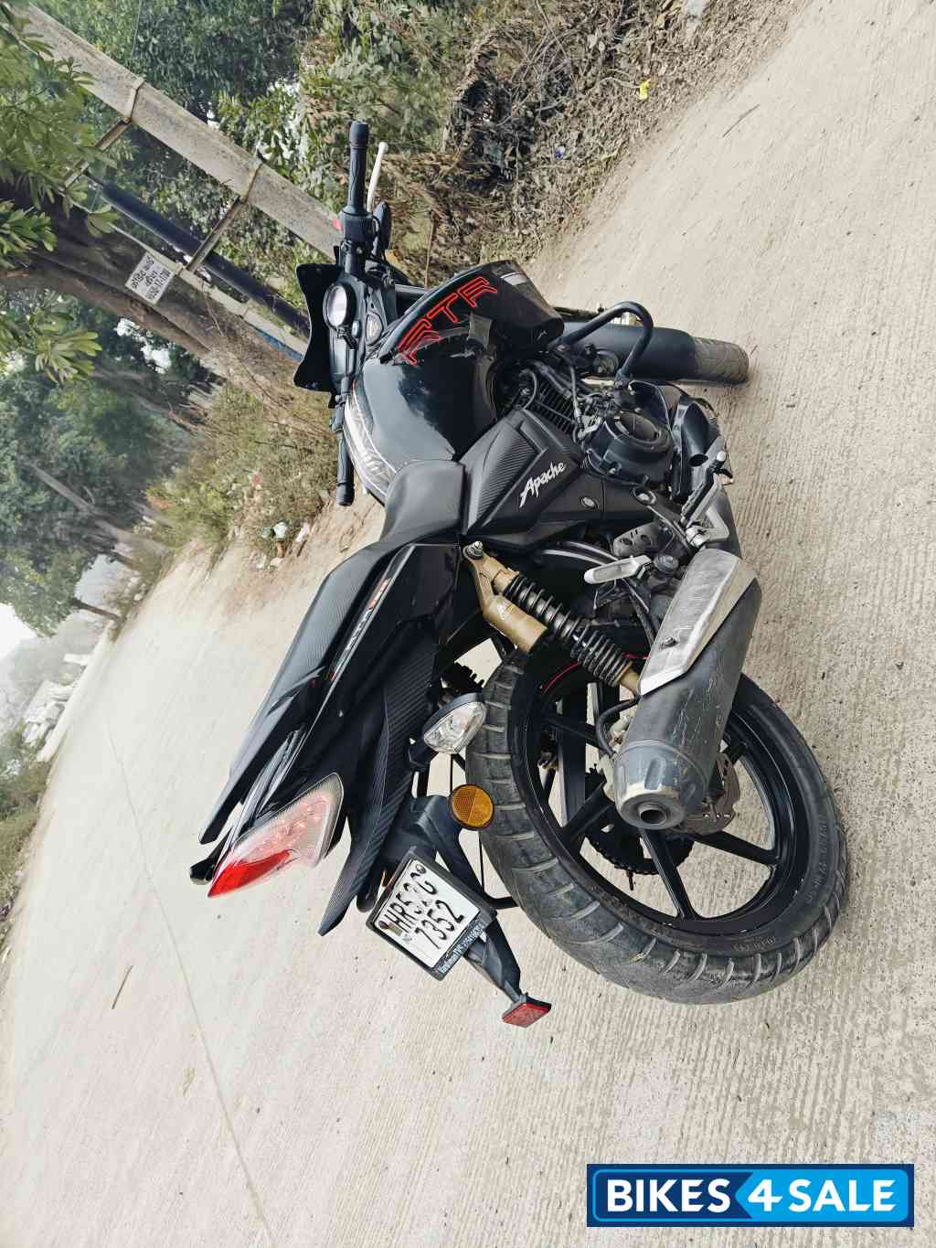 Black TVS Apache RTR 180 BS6