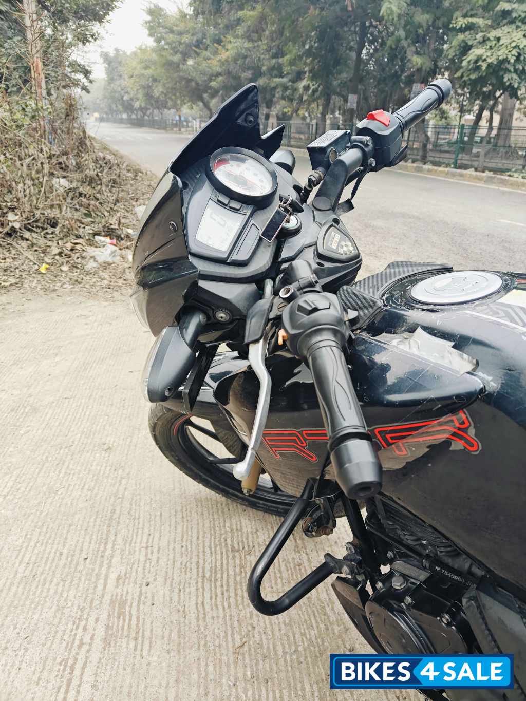 Black TVS Apache RTR 180 BS6