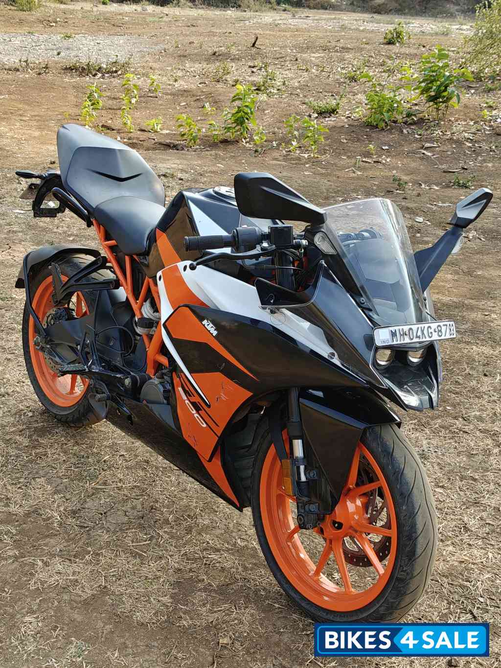 Black KTM RC 200