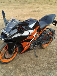 Black KTM RC 200