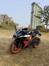 Black KTM RC 200