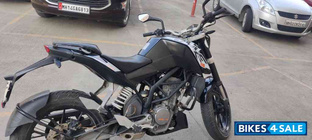 Black KTM Duke 200