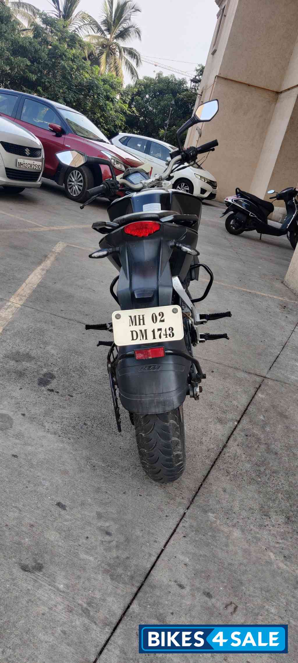 Black KTM Duke 200