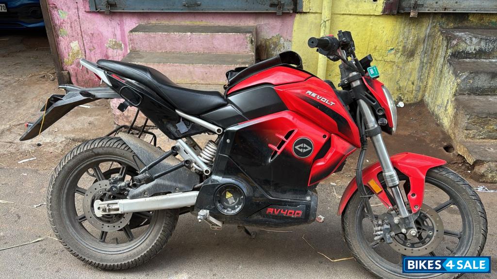 Revolt RV400 Eclipse Red