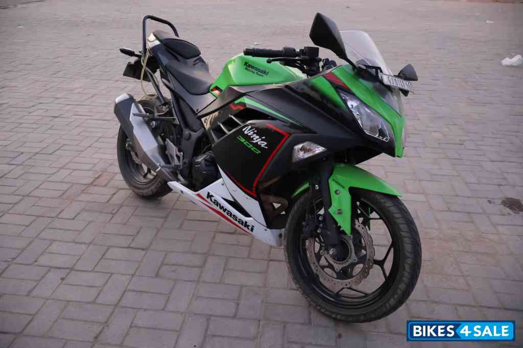 Kawasaki Ninja 300 BS6 2023