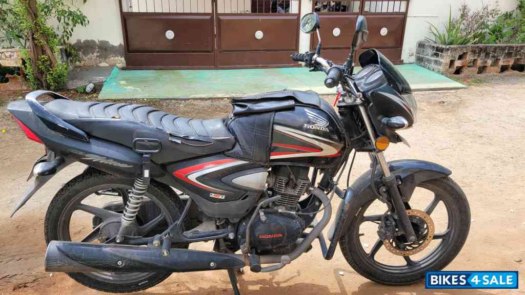 Black Honda CB Shine