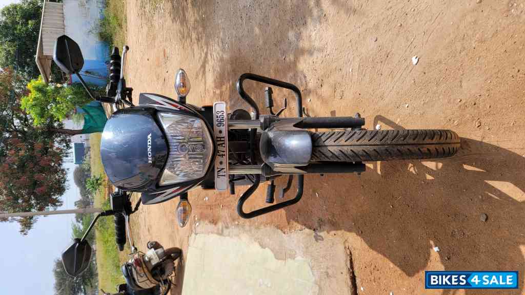 Black Honda CB Shine